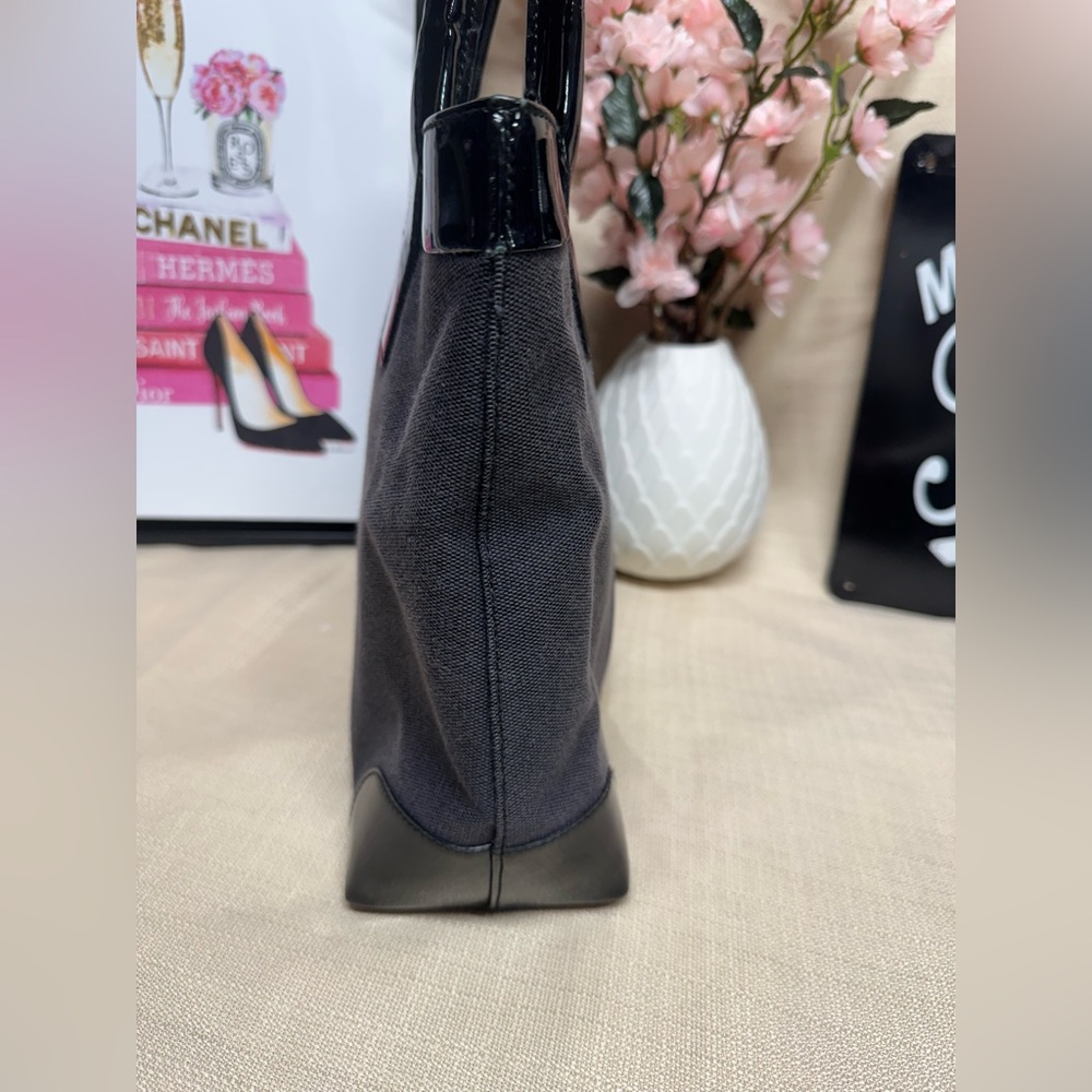 ⭐️EUC Gucci Black and Gray Women's Bag - Picture 4 of 11
